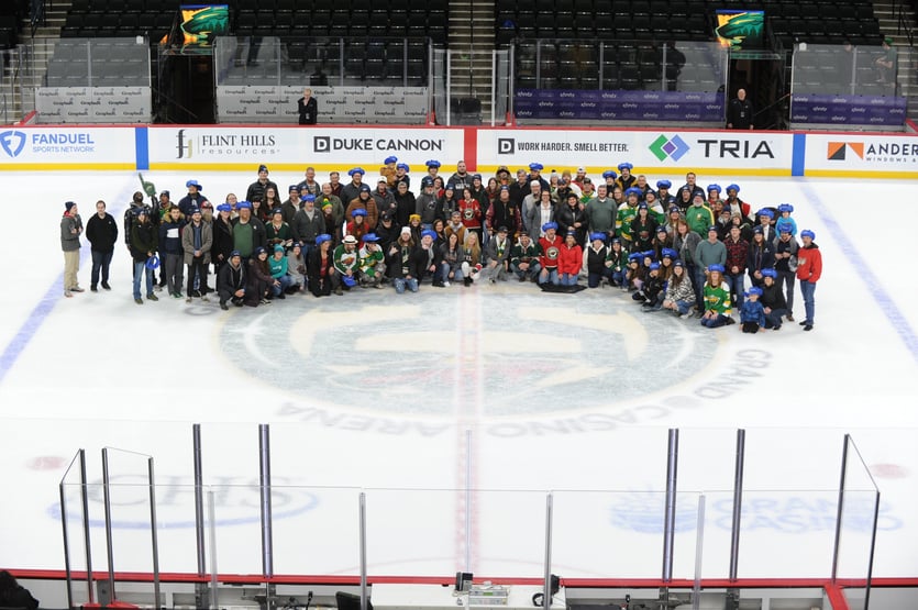 2025 On Ice Group Picture MN MFG